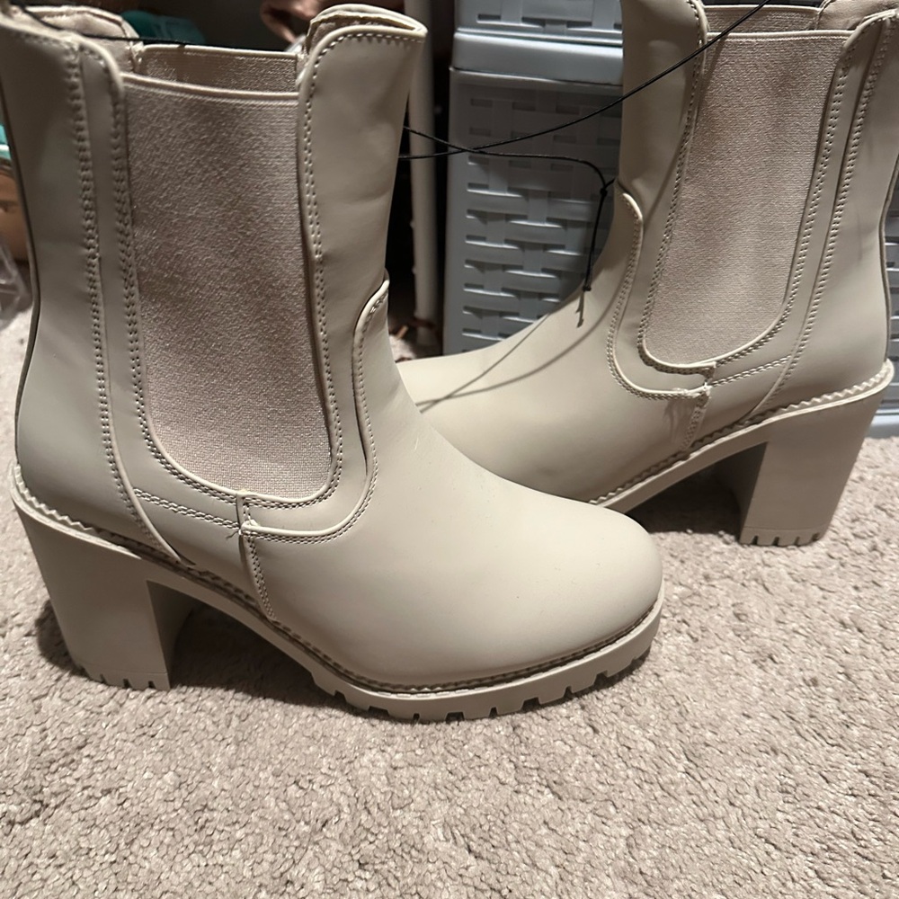 Women's Cream Ankle Boots Size 9